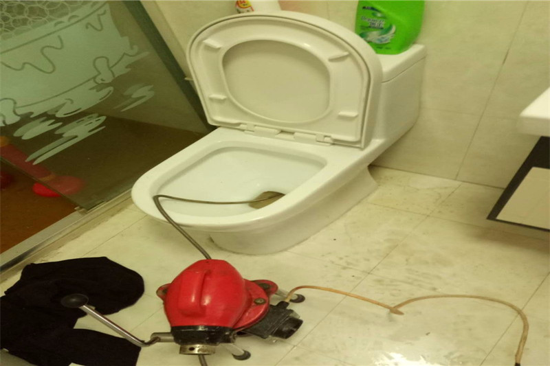 台前如何疏通马桶 疏通马桶多少钱