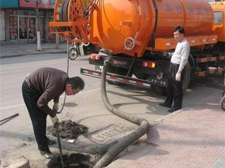 台前清掏化粪池，健康生活从这里开始